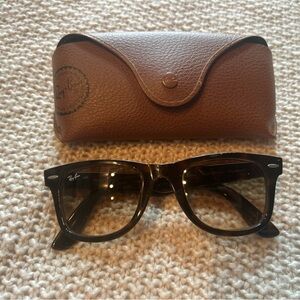 Ray-Ban Wayfarer Sunglasses with Case